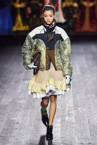 Look 7